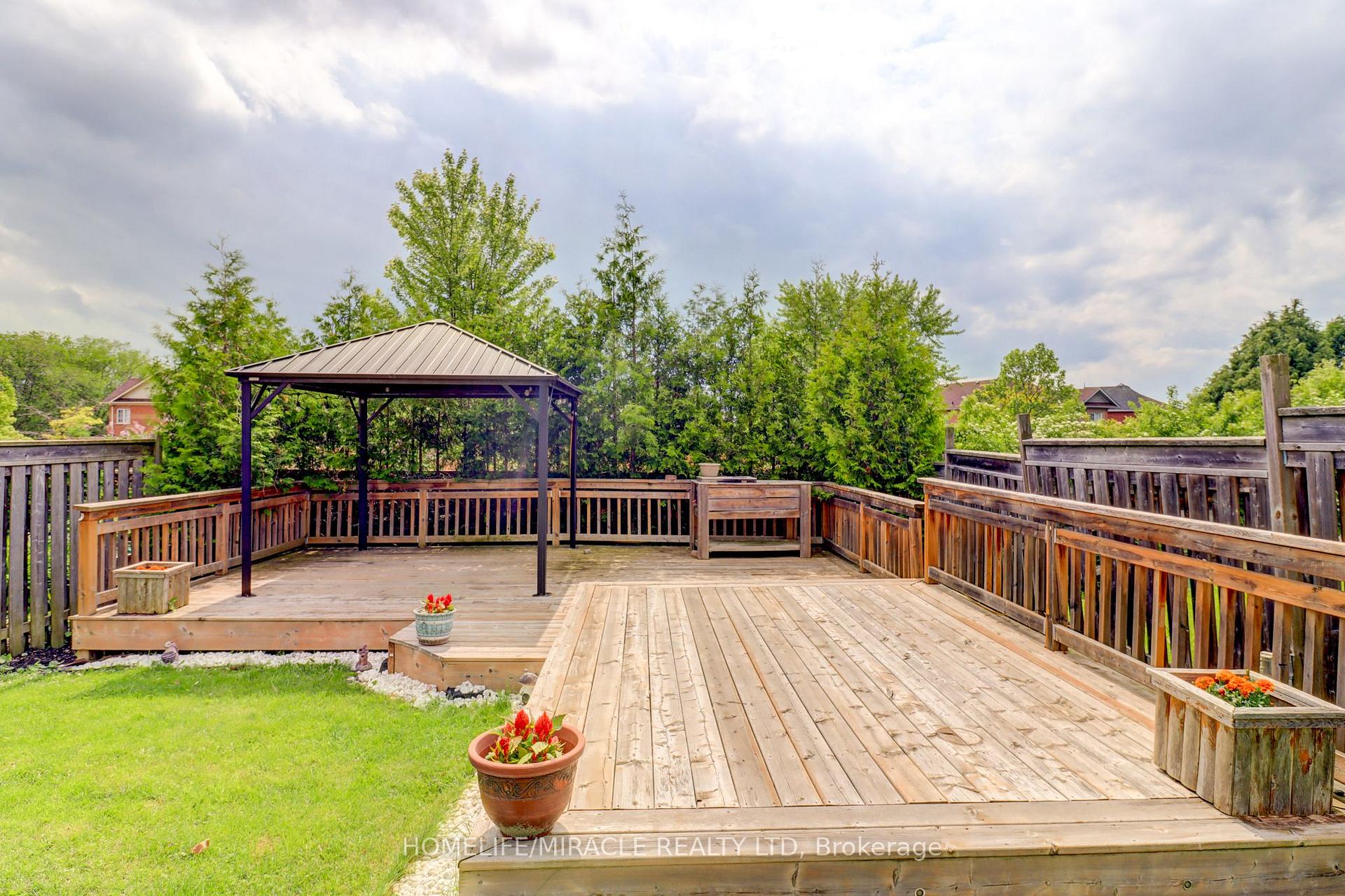 Photo 31 of 12 Breezewood Court, Whitby, Brooklin — HOMEH