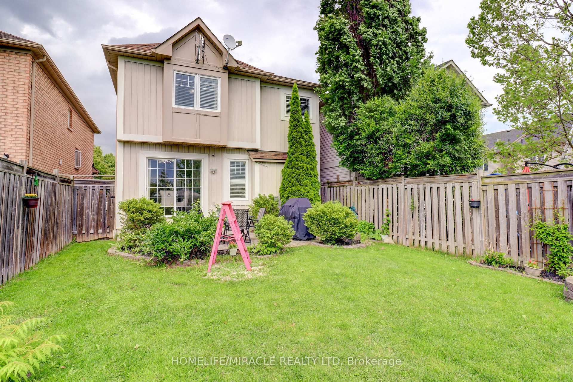 Photo 33 of 12 Breezewood Court, Whitby, Brooklin — HOMEH