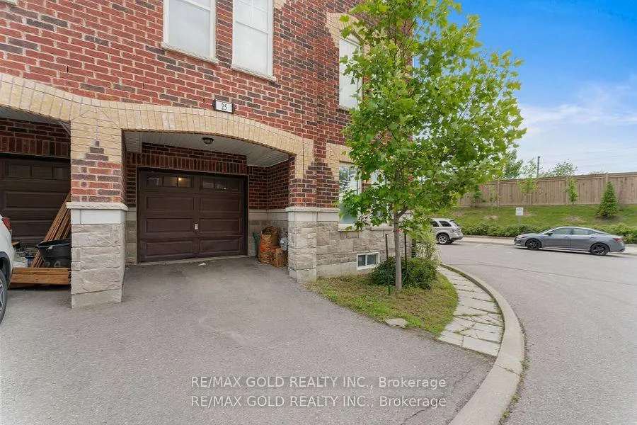 Photo 4 of Unit 25, 10 Porter Avenue W, Vaughan, West Woodbridge — HOMEH