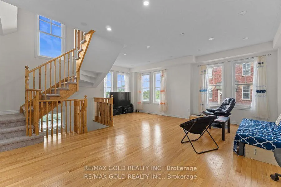 Photo 9 of Unit 25, 10 Porter Avenue W, Vaughan, West Woodbridge — HOMEH