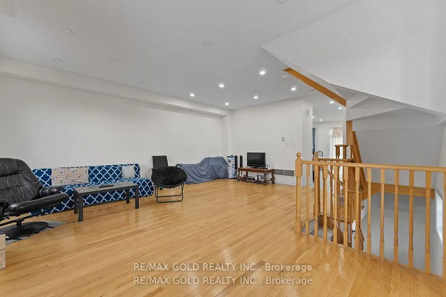 Photo 10 of Unit 25, 10 Porter Avenue W, Vaughan, West Woodbridge — HOMEH