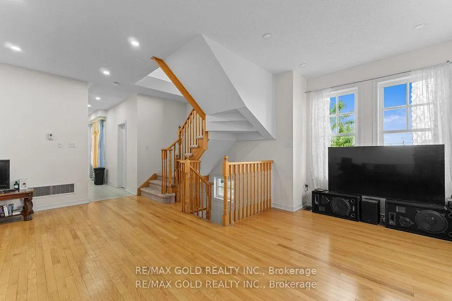 Photo 11 of Unit 25, 10 Porter Avenue W, Vaughan, West Woodbridge — HOMEH