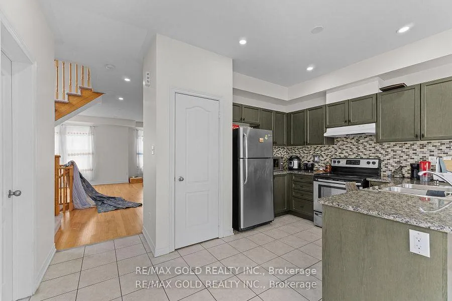 Photo 12 of Unit 25, 10 Porter Avenue W, Vaughan, West Woodbridge — HOMEH