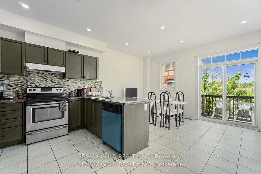 Photo 13 of Unit 25, 10 Porter Avenue W, Vaughan, West Woodbridge — HOMEH