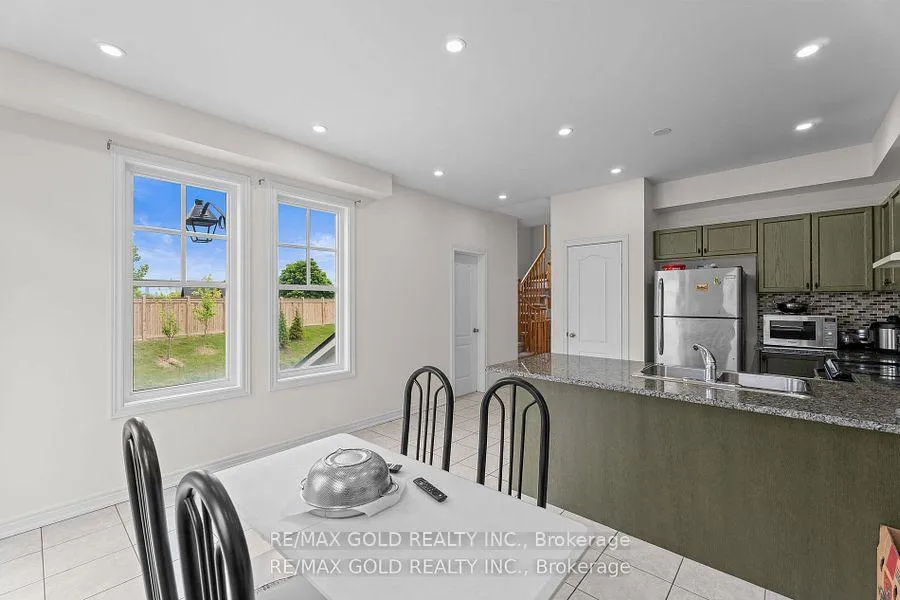 Photo 14 of Unit 25, 10 Porter Avenue W, Vaughan, West Woodbridge — HOMEH
