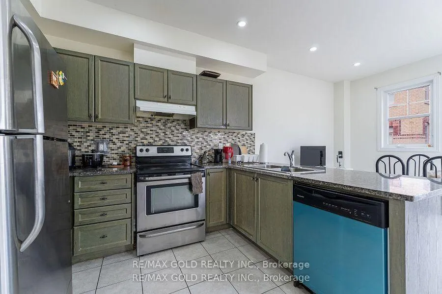 Photo 15 of Unit 25, 10 Porter Avenue W, Vaughan, West Woodbridge — HOMEH