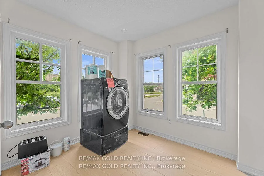 Photo 17 of Unit 25, 10 Porter Avenue W, Vaughan, West Woodbridge — HOMEH