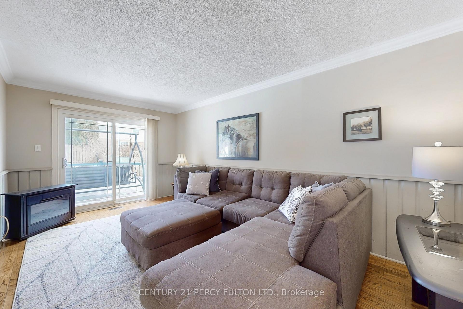 Photo 13 of 1813 Bronte Square, Pickering, Liverpool — HOMEH