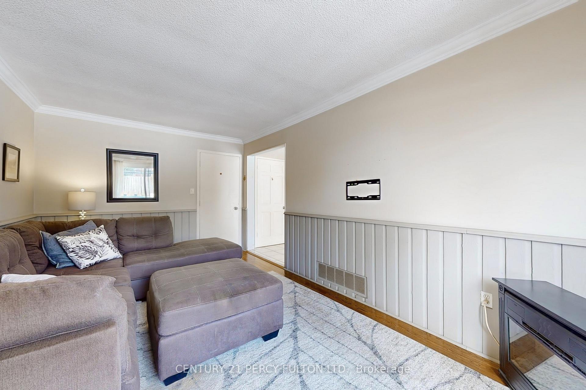 Photo 14 of 1813 Bronte Square, Pickering, Liverpool — HOMEH