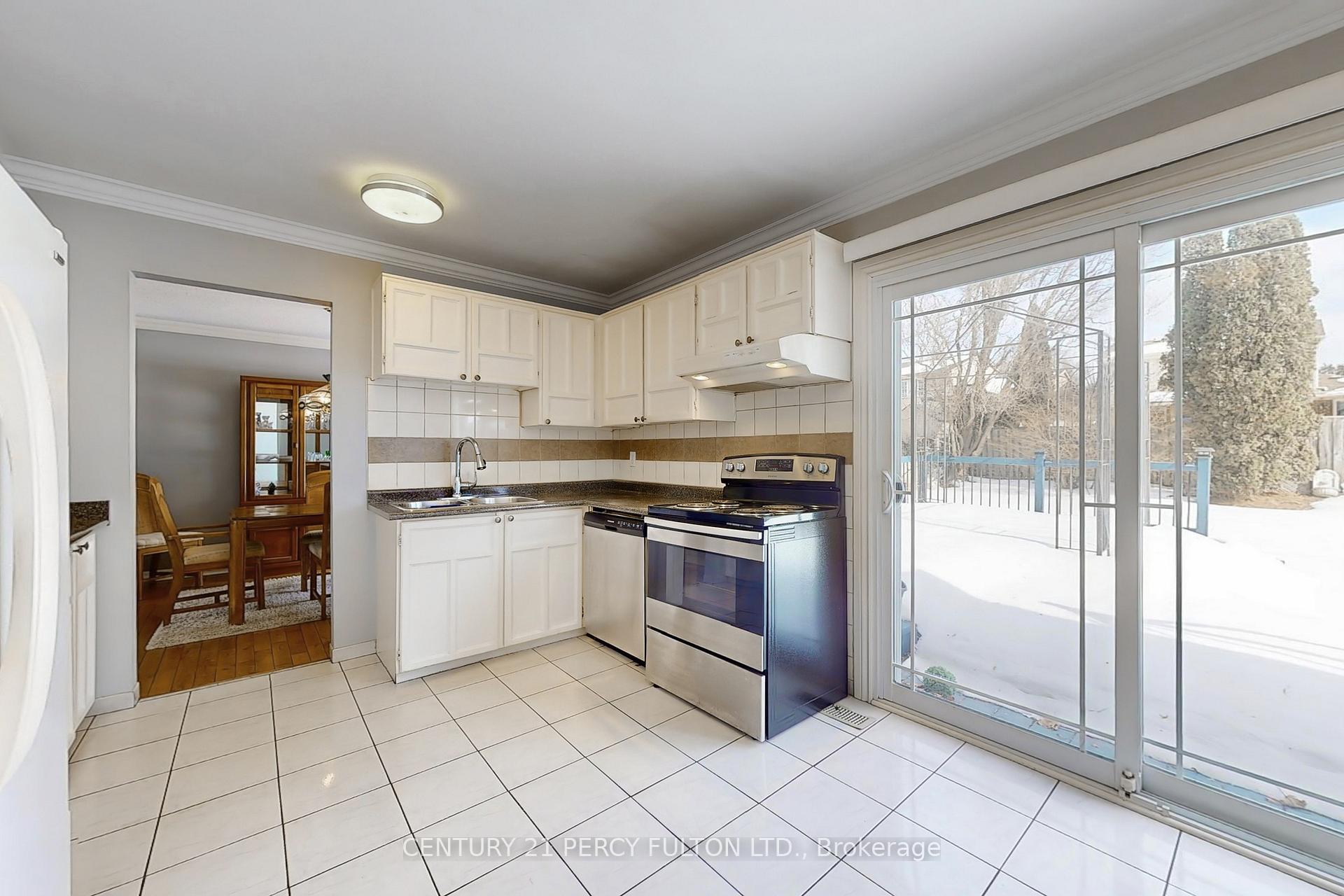 Photo 16 of 1813 Bronte Square, Pickering, Liverpool — HOMEH