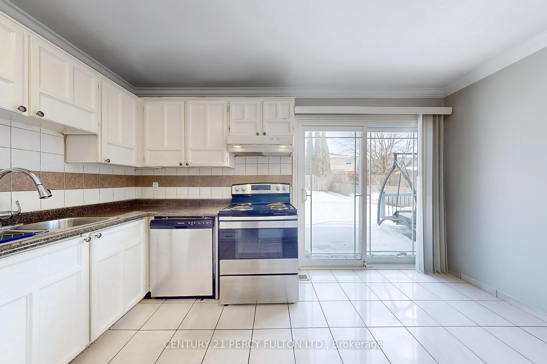 Photo 17 of 1813 Bronte Square, Pickering, Liverpool — HOMEH