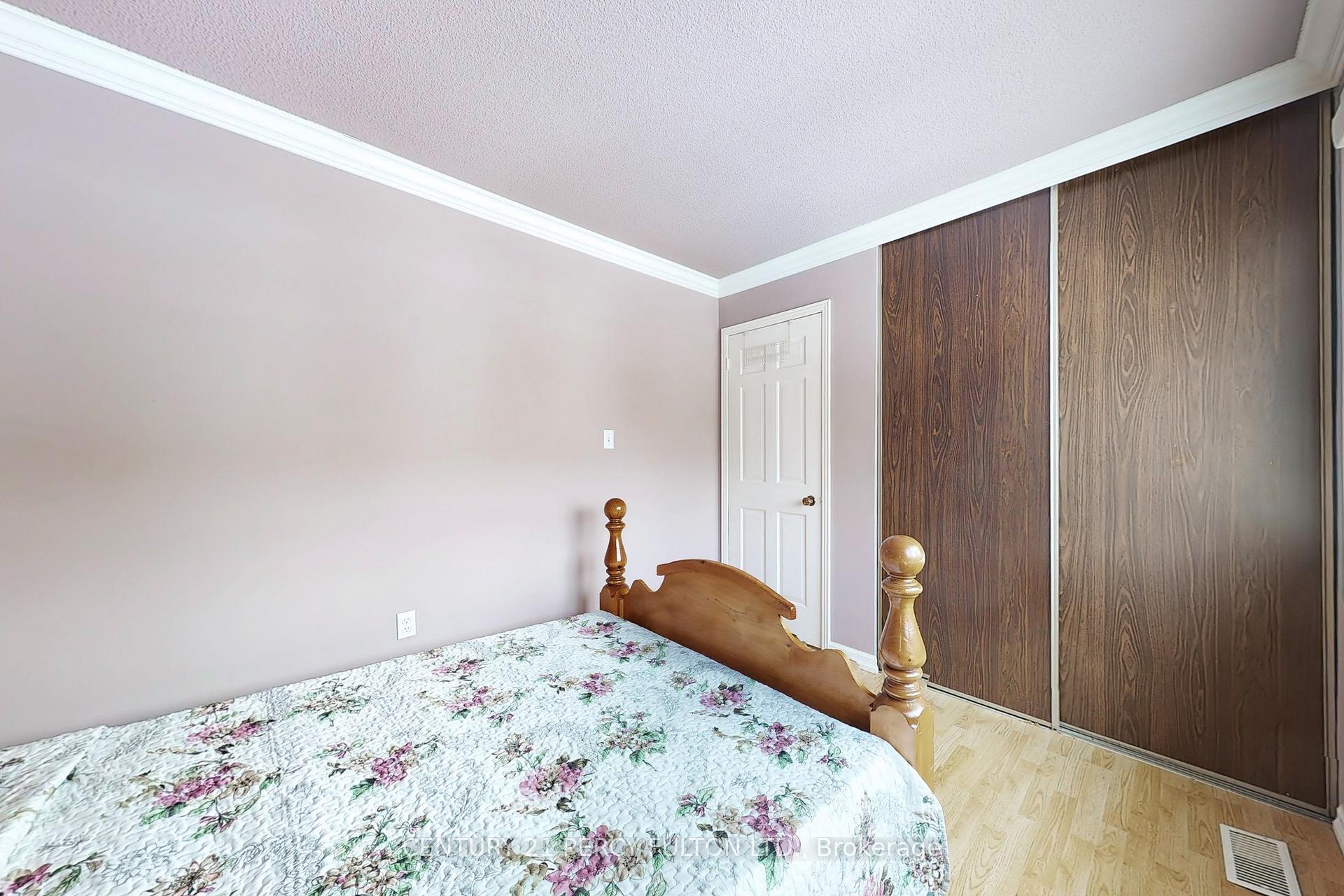 Photo 37 of 1813 Bronte Square, Pickering, Liverpool — HOMEH