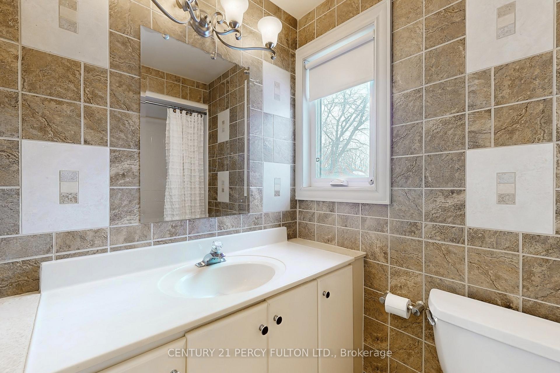 Photo 38 of 1813 Bronte Square, Pickering, Liverpool — HOMEH