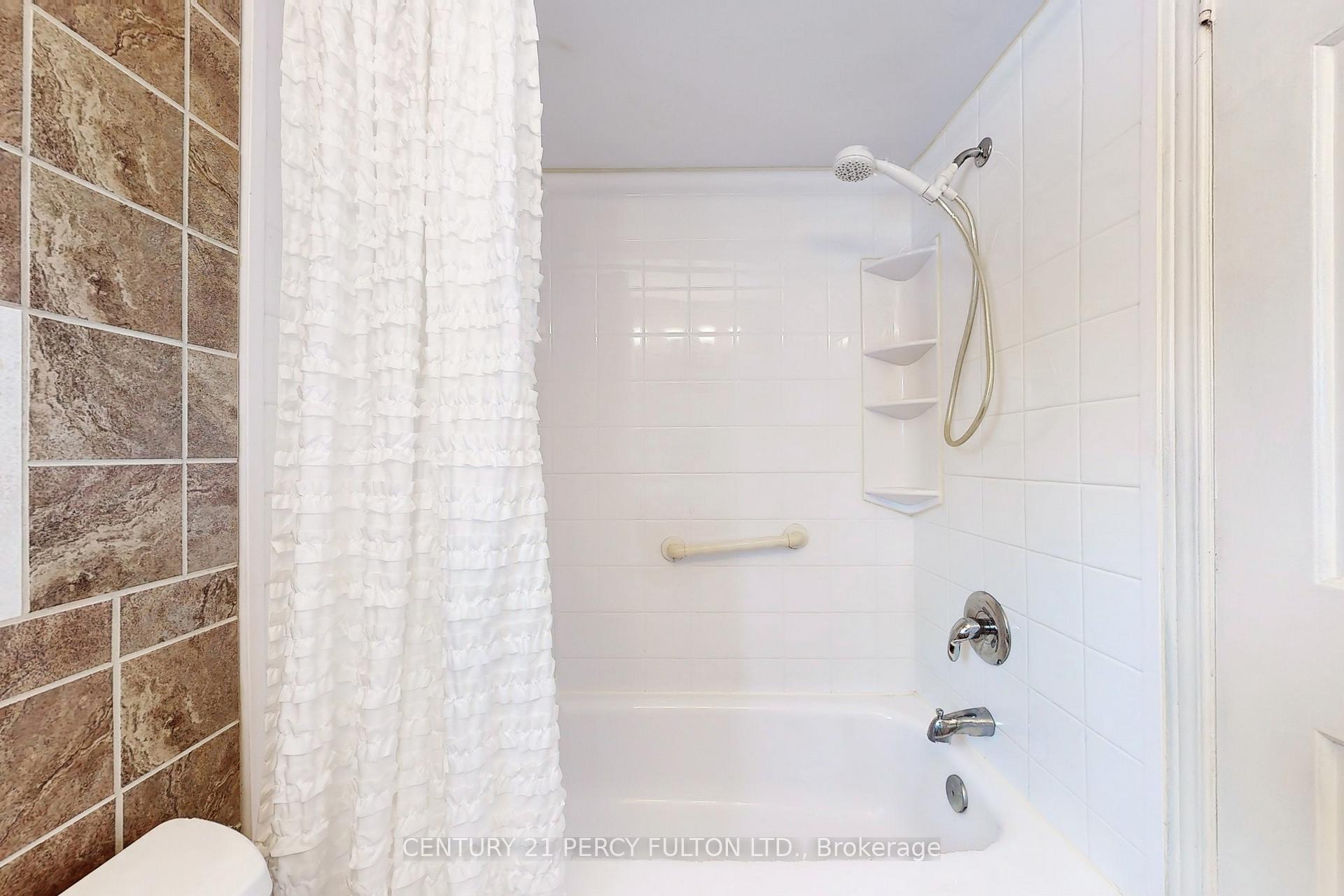 Photo 39 of 1813 Bronte Square, Pickering, Liverpool — HOMEH