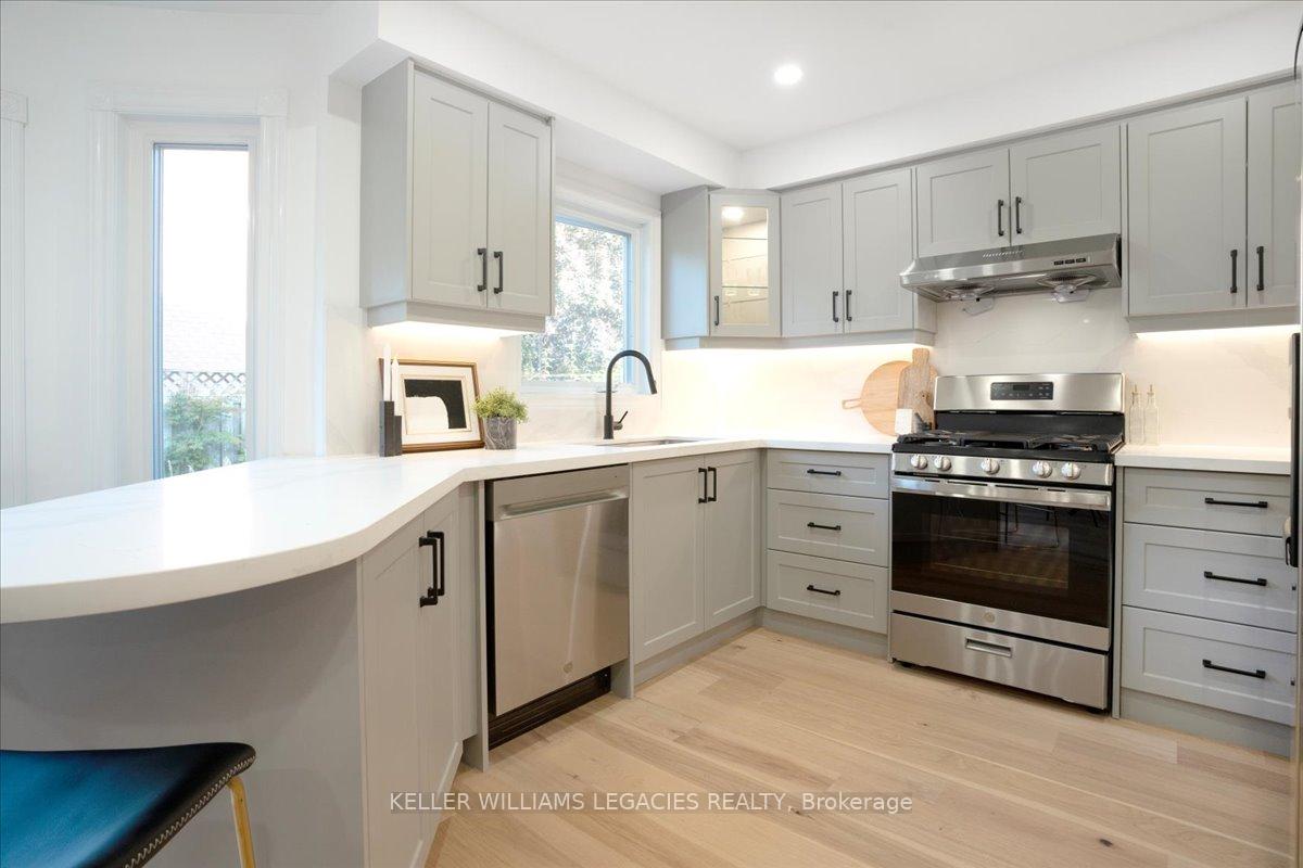 Photo 7 of 2369 Wildwood Crescent, Pickering, Brock Ridge — HOMEH