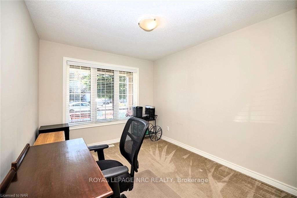 Photo 5 of 133 Roselawn Crescent, Welland, Coyle Creek — HOMEH