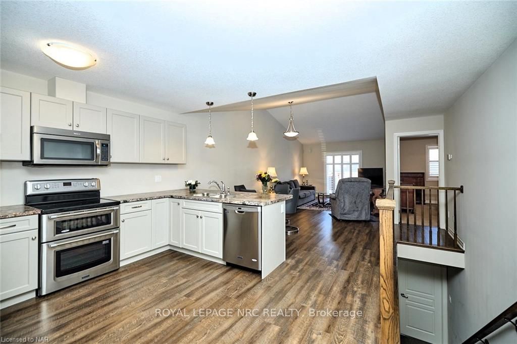 Photo 8 of 133 Roselawn Crescent, Welland, Coyle Creek — HOMEH