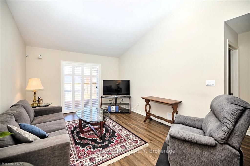 Photo 11 of 133 Roselawn Crescent, Welland, Coyle Creek — HOMEH