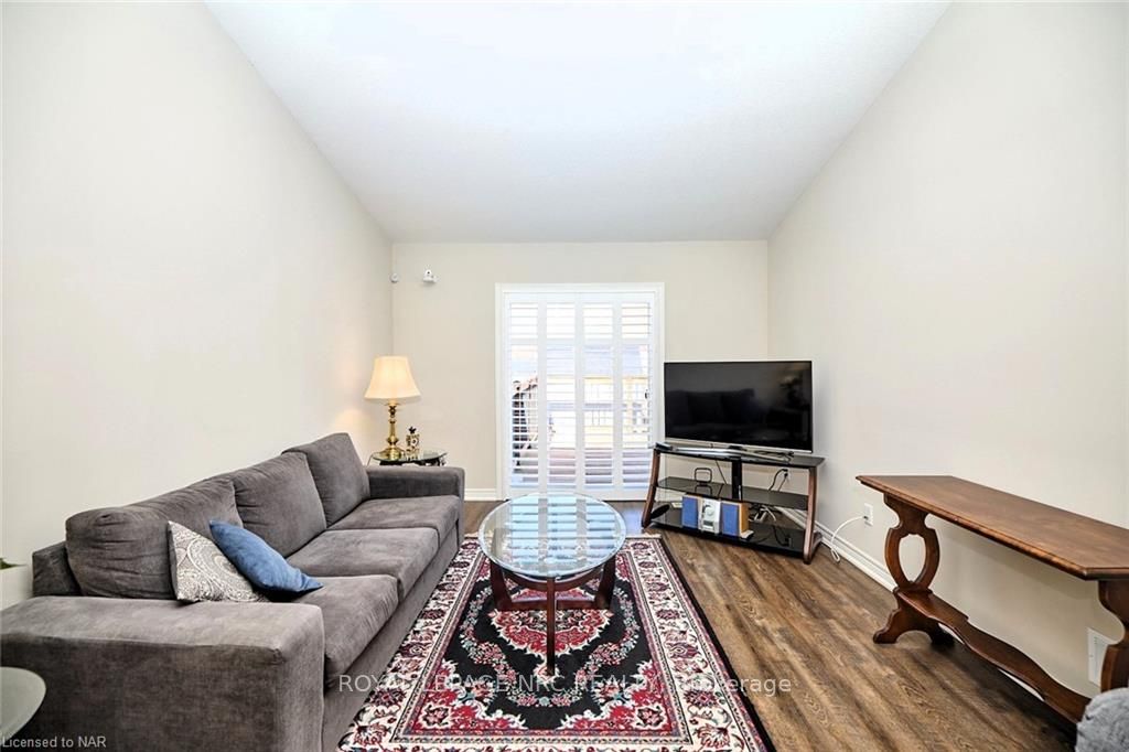 Photo 12 of 133 Roselawn Crescent, Welland, Coyle Creek — HOMEH