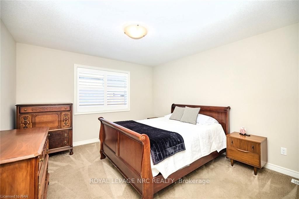 Photo 16 of 133 Roselawn Crescent, Welland, Coyle Creek — HOMEH