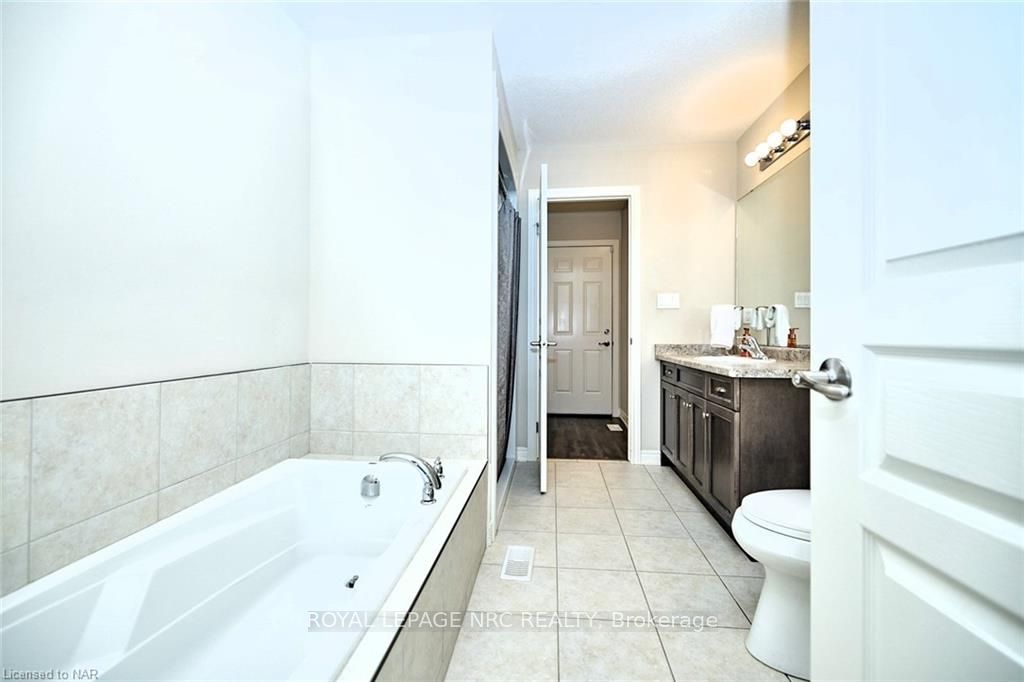 Photo 18 of 133 Roselawn Crescent, Welland, Coyle Creek — HOMEH