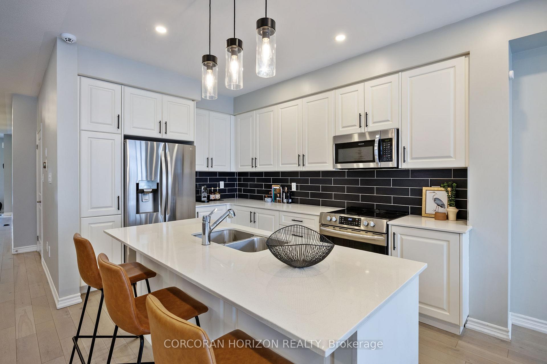 Photo 12 of 39 Louise Crescent, Whitby, Rural Whitby — HOMEH