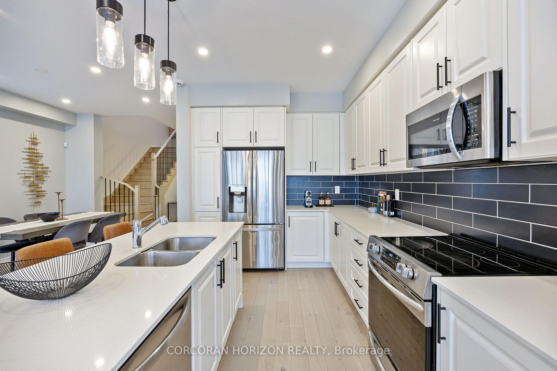 Photo 13 of 39 Louise Crescent, Whitby, Rural Whitby — HOMEH