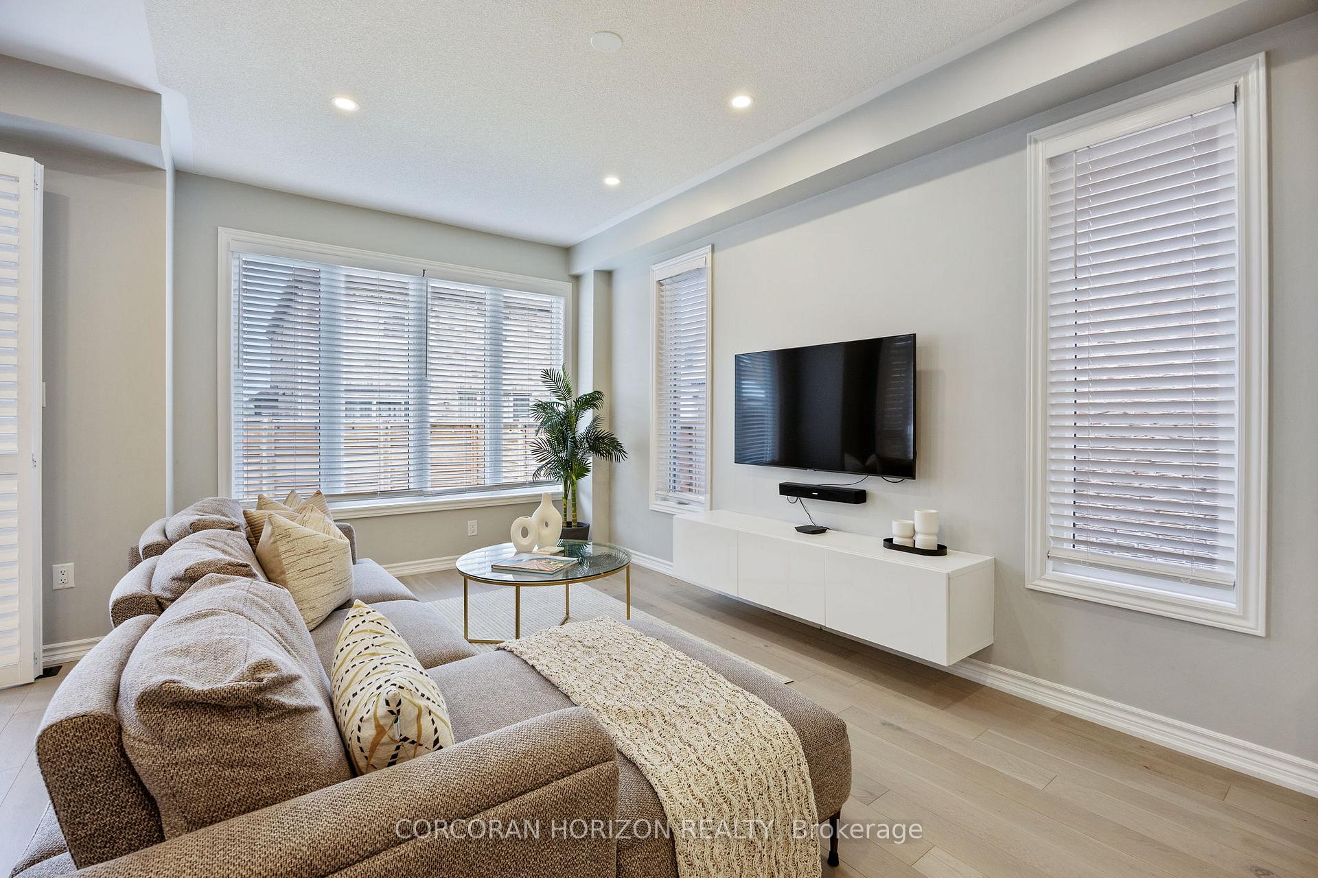 Photo 17 of 39 Louise Crescent, Whitby, Rural Whitby — HOMEH