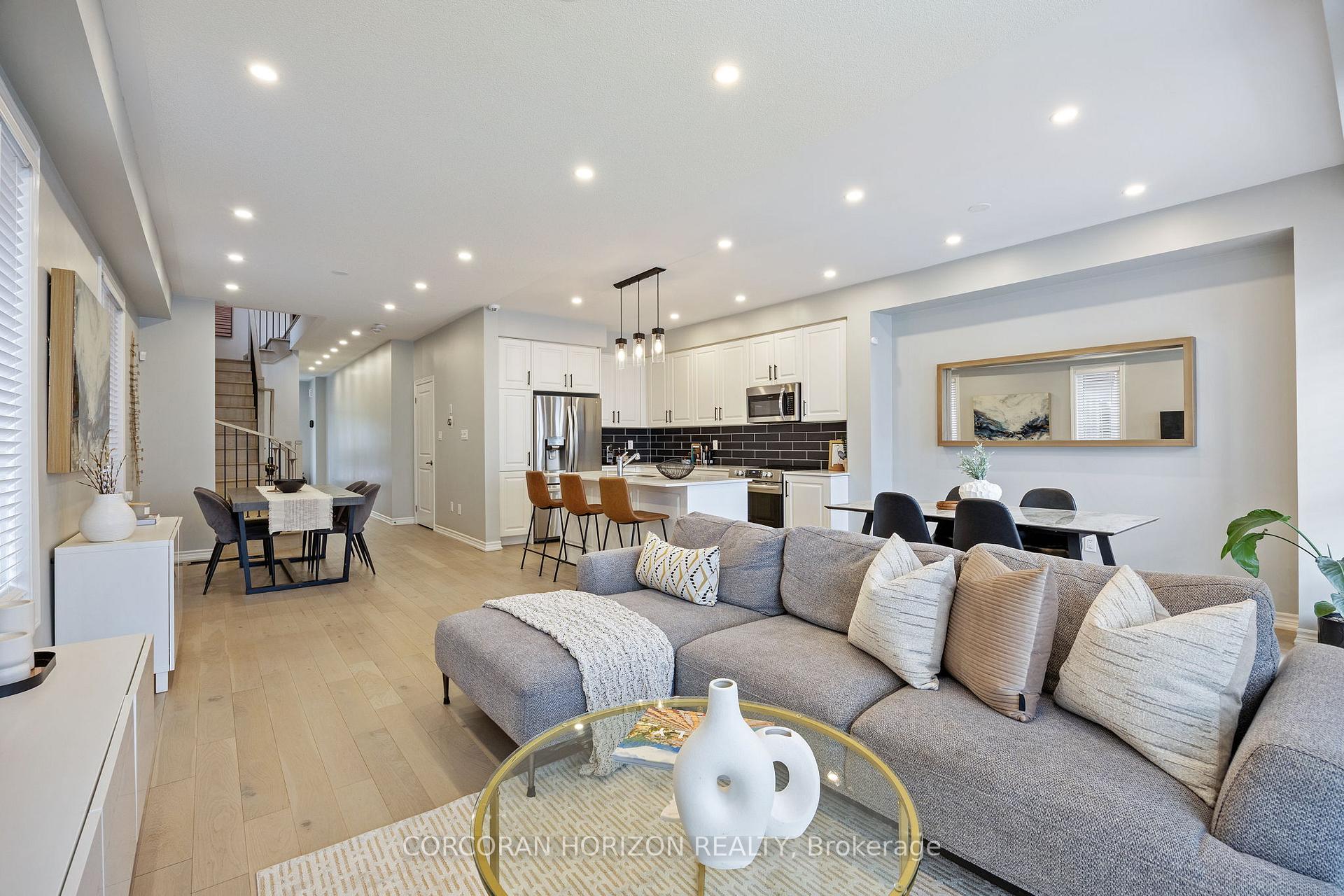 Photo 19 of 39 Louise Crescent, Whitby, Rural Whitby — HOMEH
