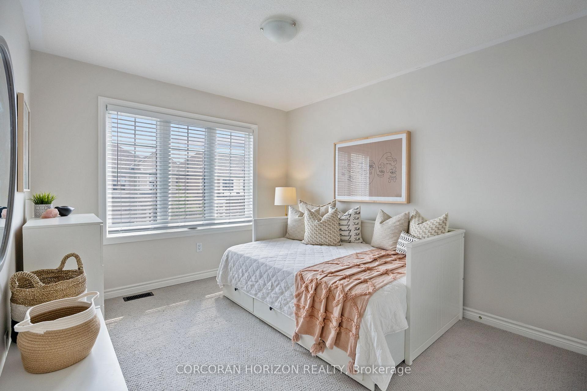 Photo 31 of 39 Louise Crescent, Whitby, Rural Whitby — HOMEH