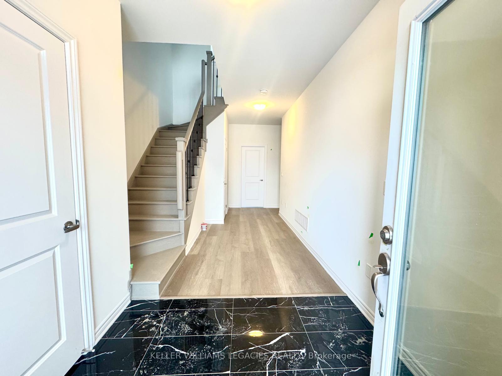Photo 2 of 130 Wascana Road, Vaughan, Elder Mills — HOMEH