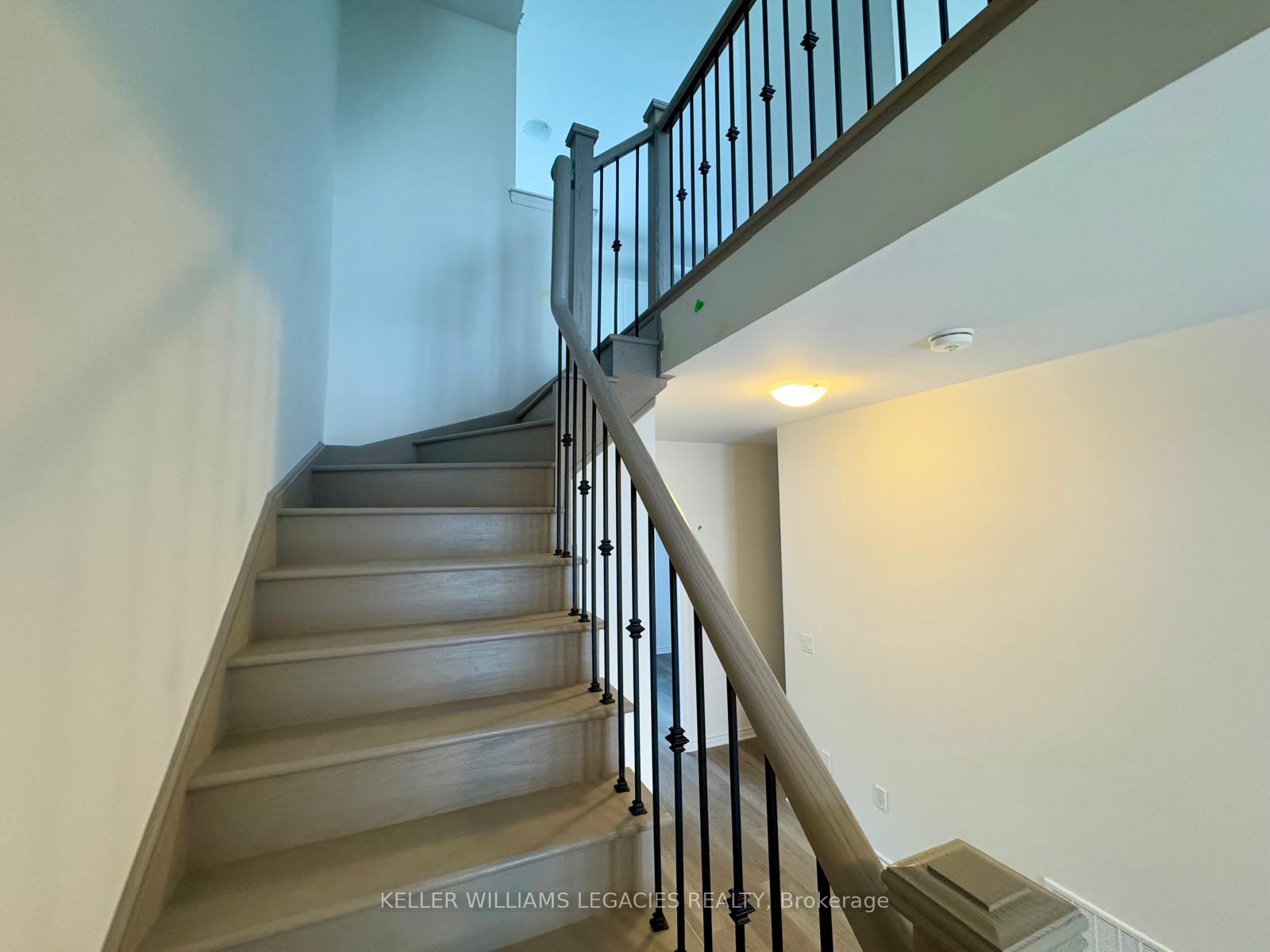 Photo 8 of 130 Wascana Road, Vaughan, Elder Mills — HOMEH