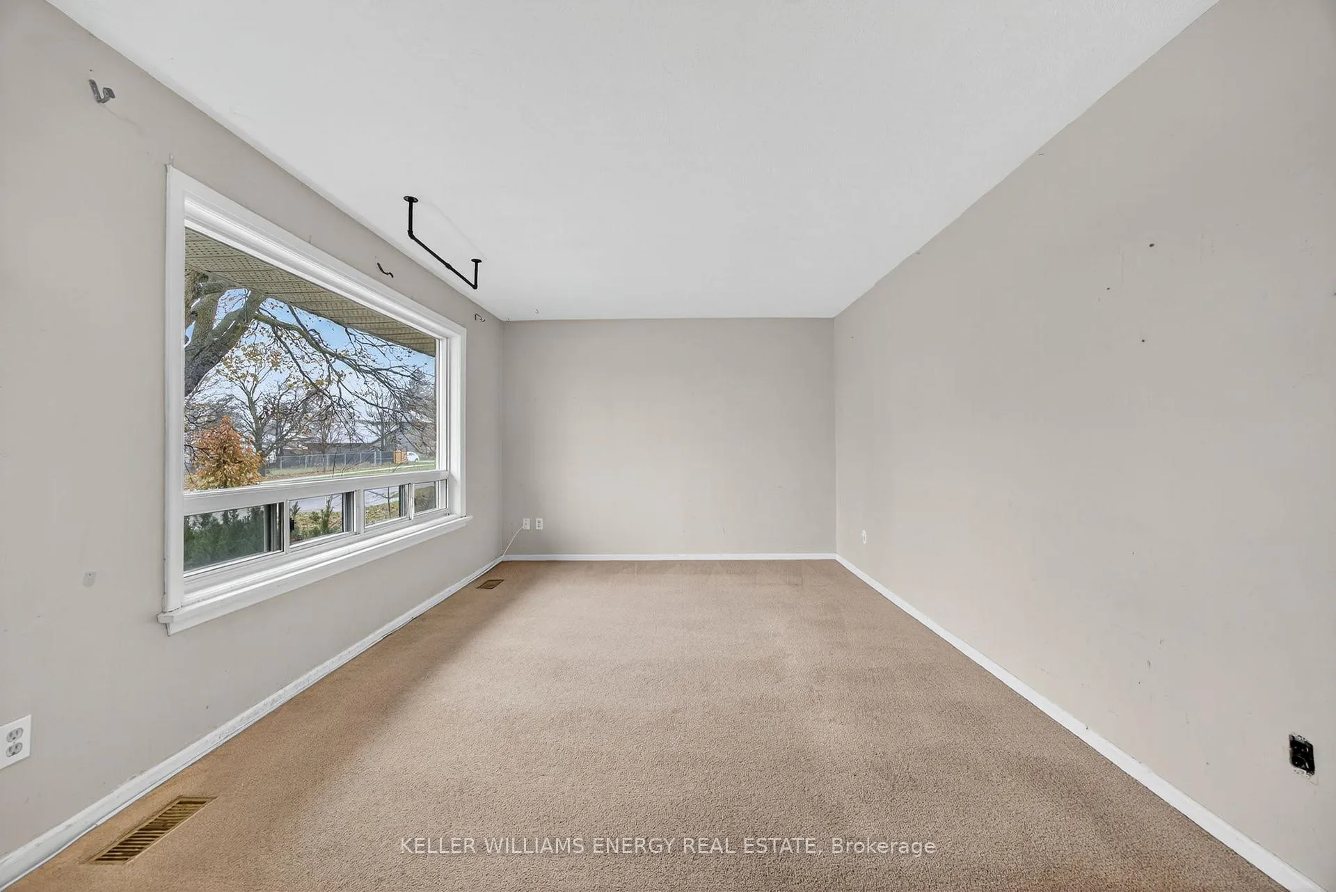 Photo 9 of 76 Rose Street, Barrie, Wellington — HOMEH