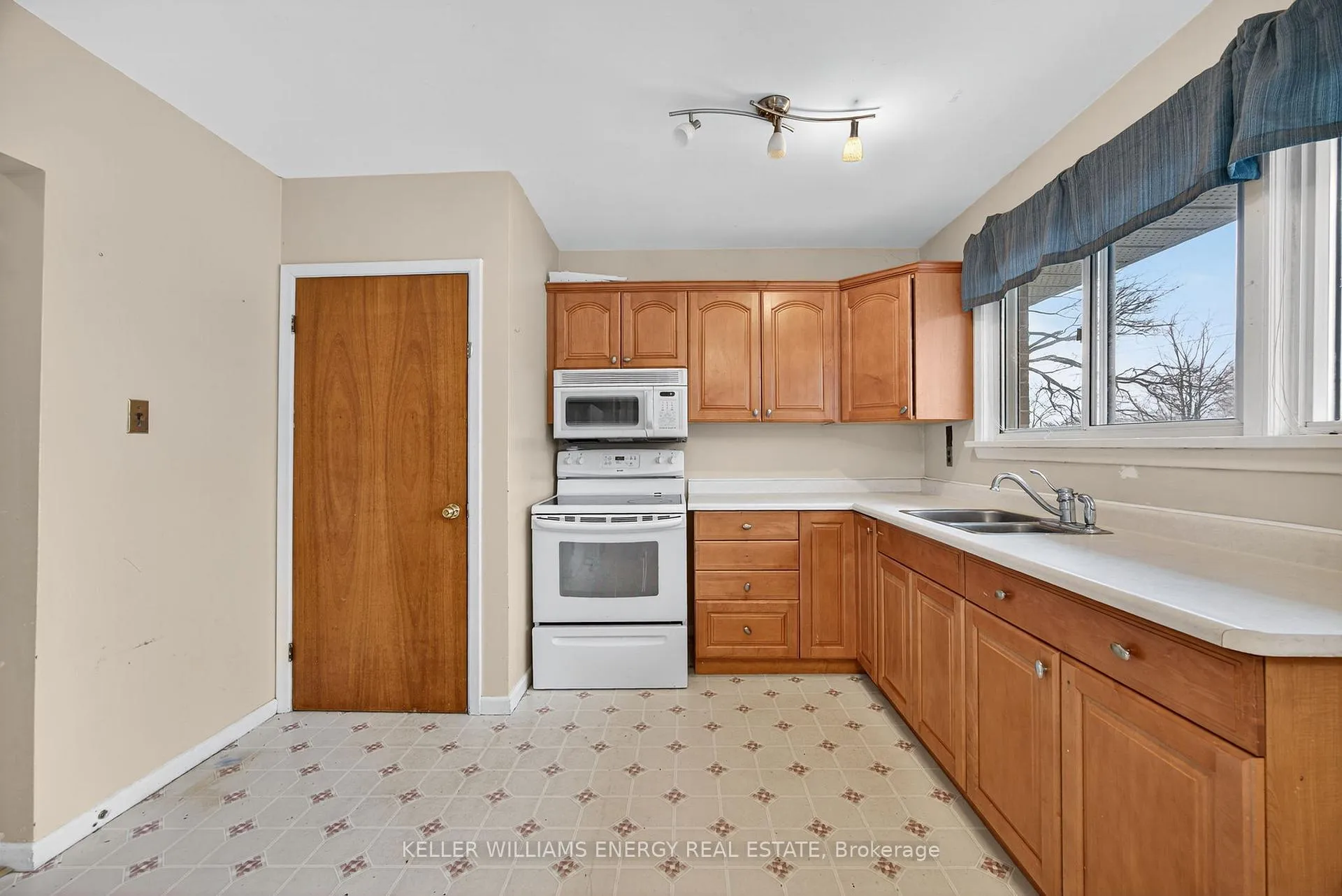 Photo 17 of 76 Rose Street, Barrie, Wellington — HOMEH