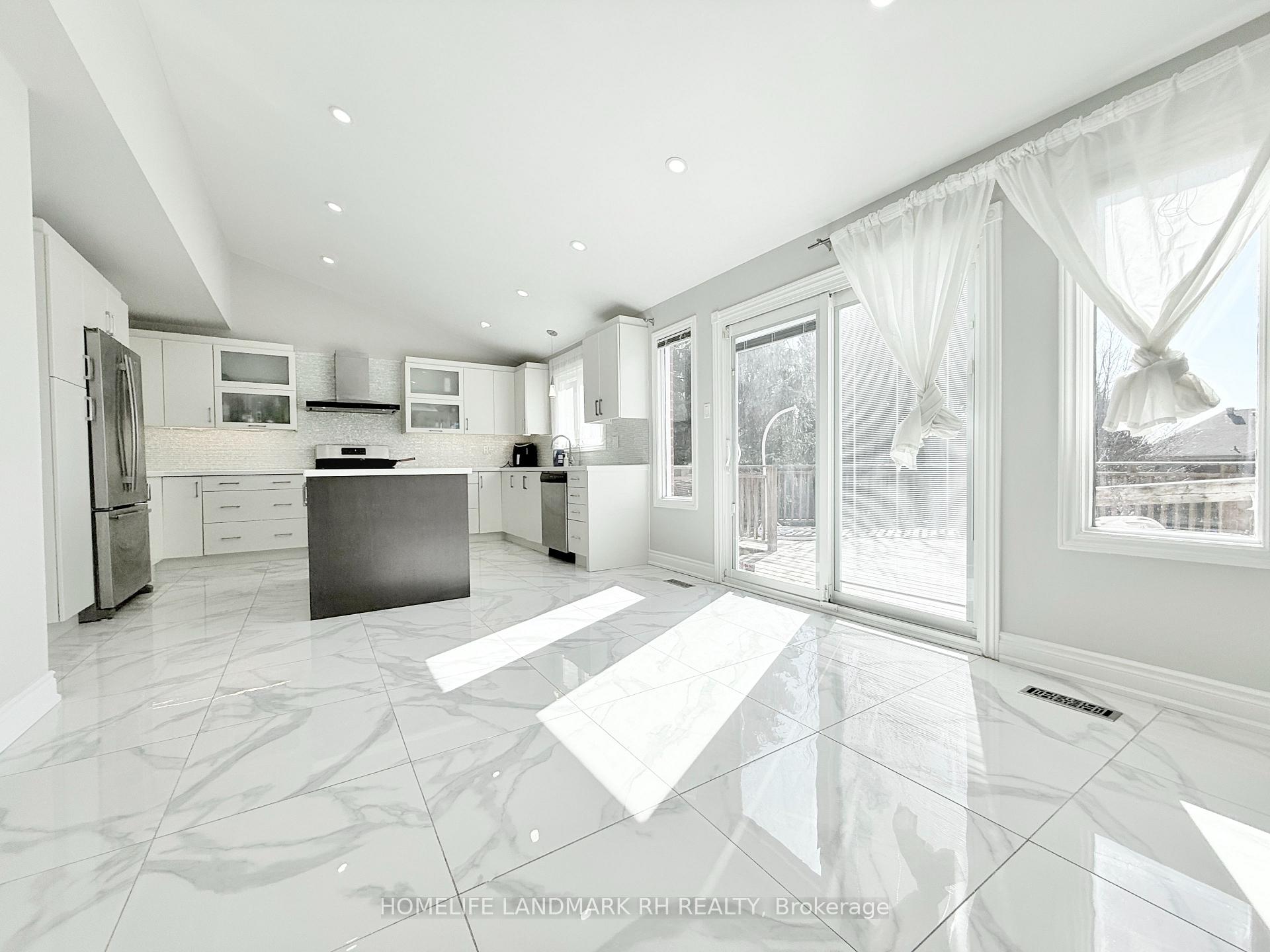 Photo 7 of 138 Strathearn Avenue, Richmond Hill, Bayview Hill — HOMEH