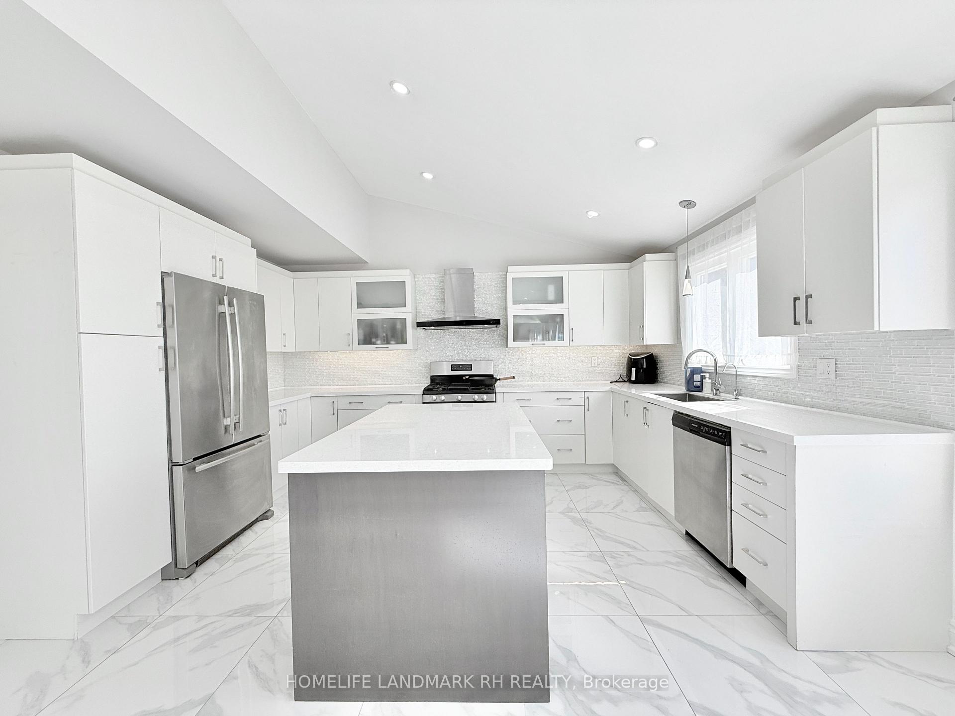 Photo 8 of 138 Strathearn Avenue, Richmond Hill, Bayview Hill — HOMEH