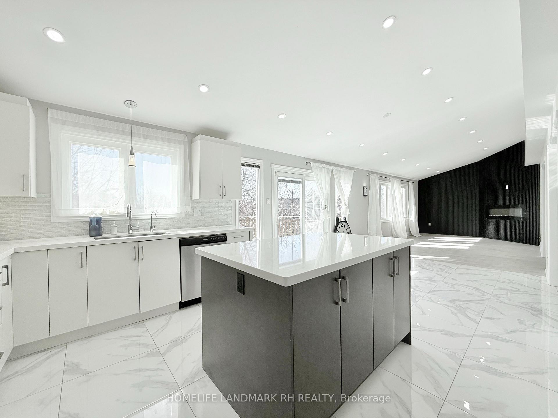 Photo 9 of 138 Strathearn Avenue, Richmond Hill, Bayview Hill — HOMEH