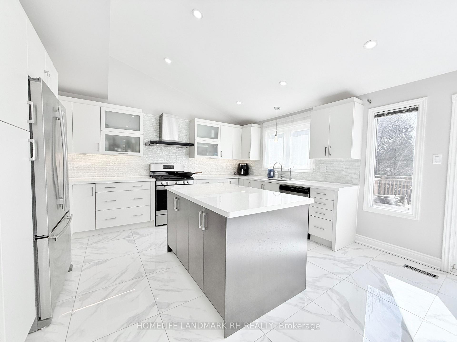 Photo 10 of 138 Strathearn Avenue, Richmond Hill, Bayview Hill — HOMEH