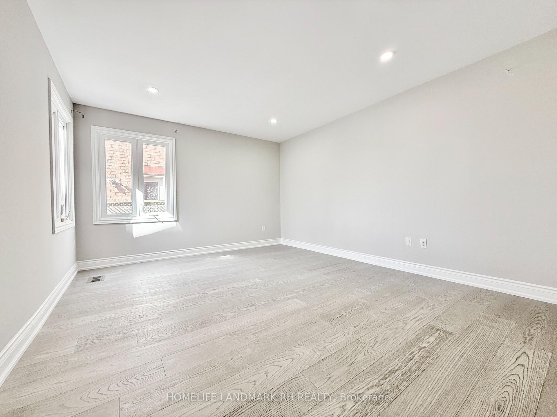 Photo 13 of 138 Strathearn Avenue, Richmond Hill, Bayview Hill — HOMEH