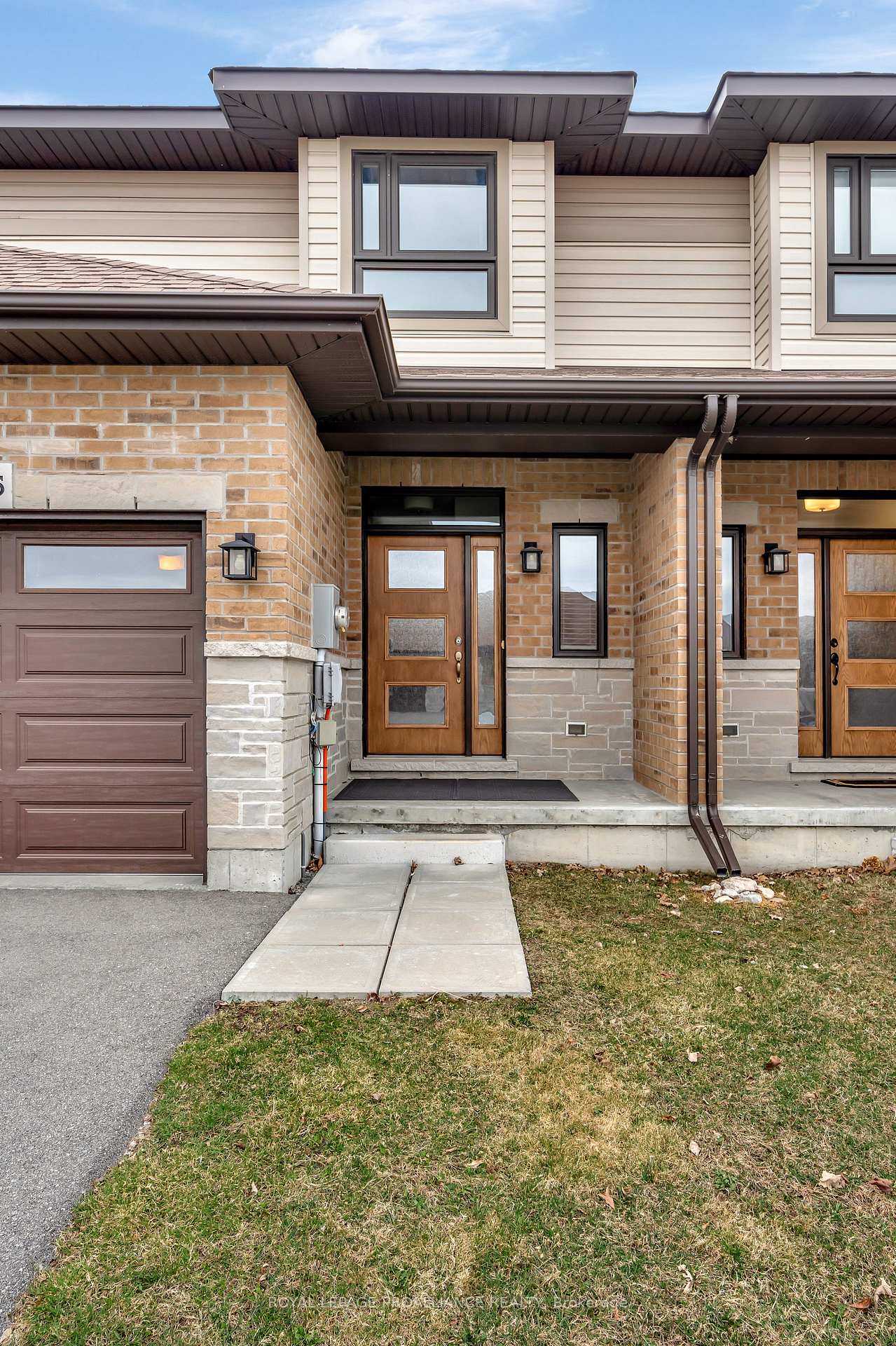 Photo 1 of 45 Ledgerock Court, Quinte West, Sidney Ward — HOMEH