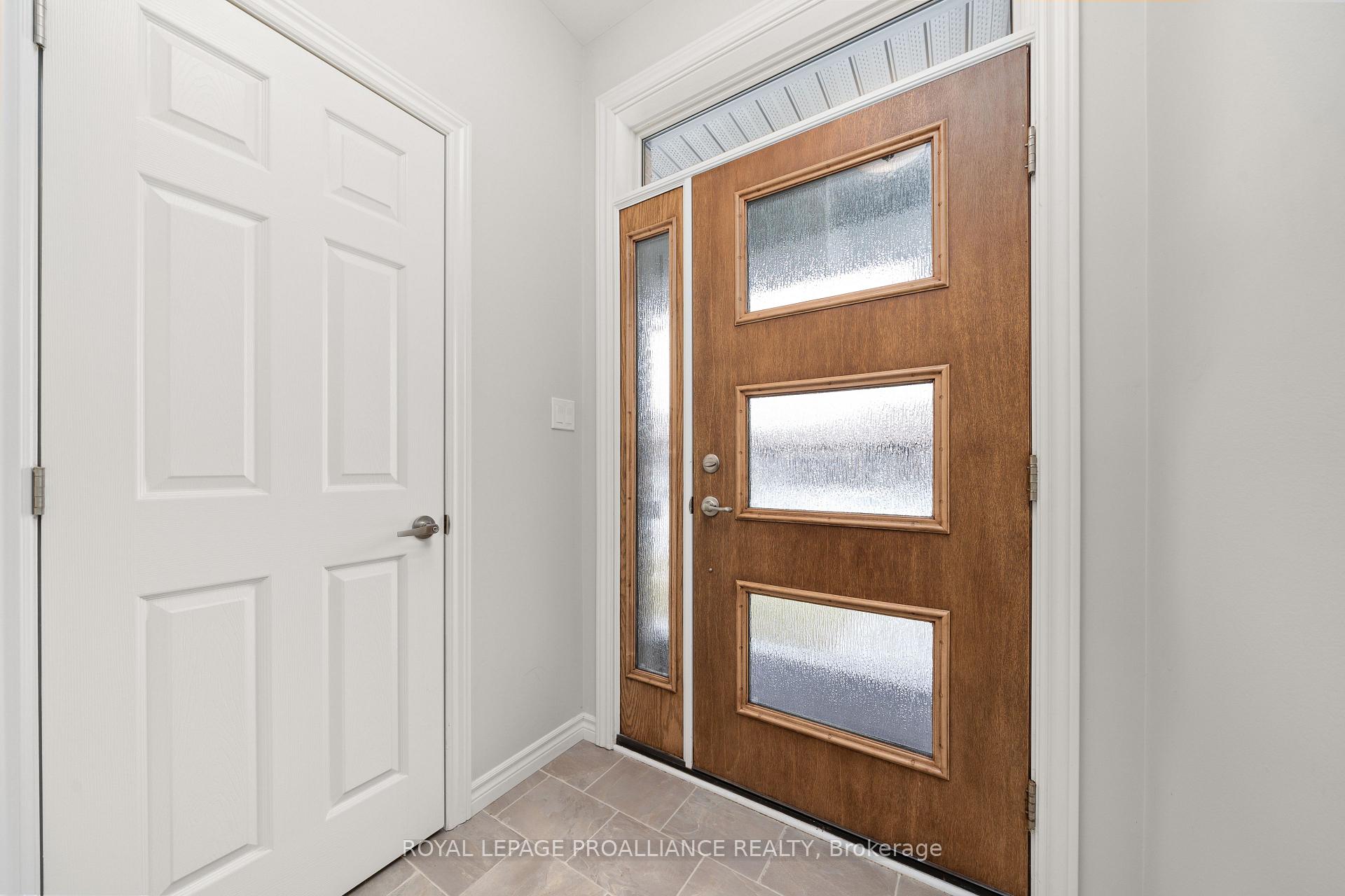 Photo 3 of 45 Ledgerock Court, Quinte West, Sidney Ward — HOMEH