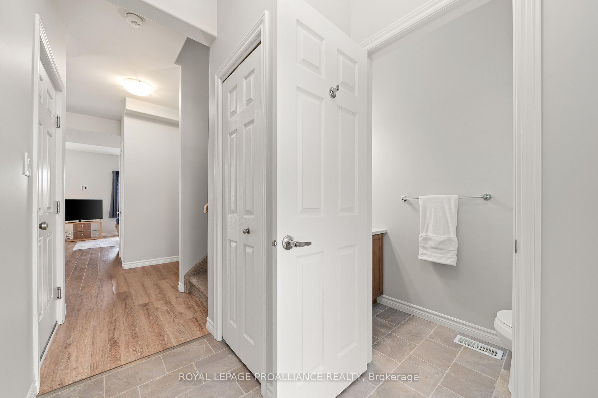 Photo 4 of 45 Ledgerock Court, Quinte West, Sidney Ward — HOMEH