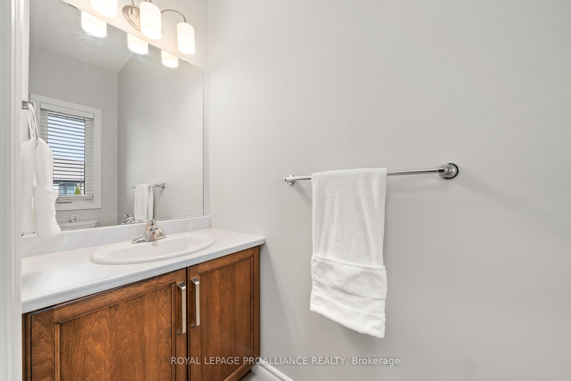 Photo 5 of 45 Ledgerock Court, Quinte West, Sidney Ward — HOMEH
