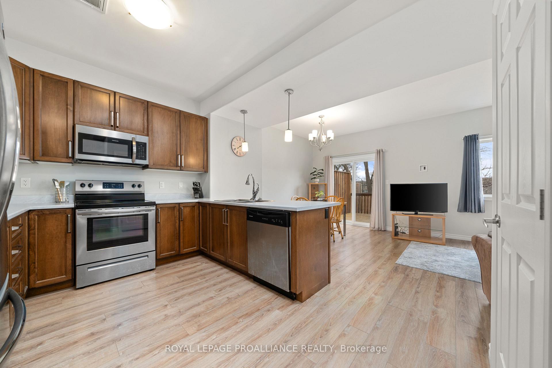 Photo 6 of 45 Ledgerock Court, Quinte West, Sidney Ward — HOMEH