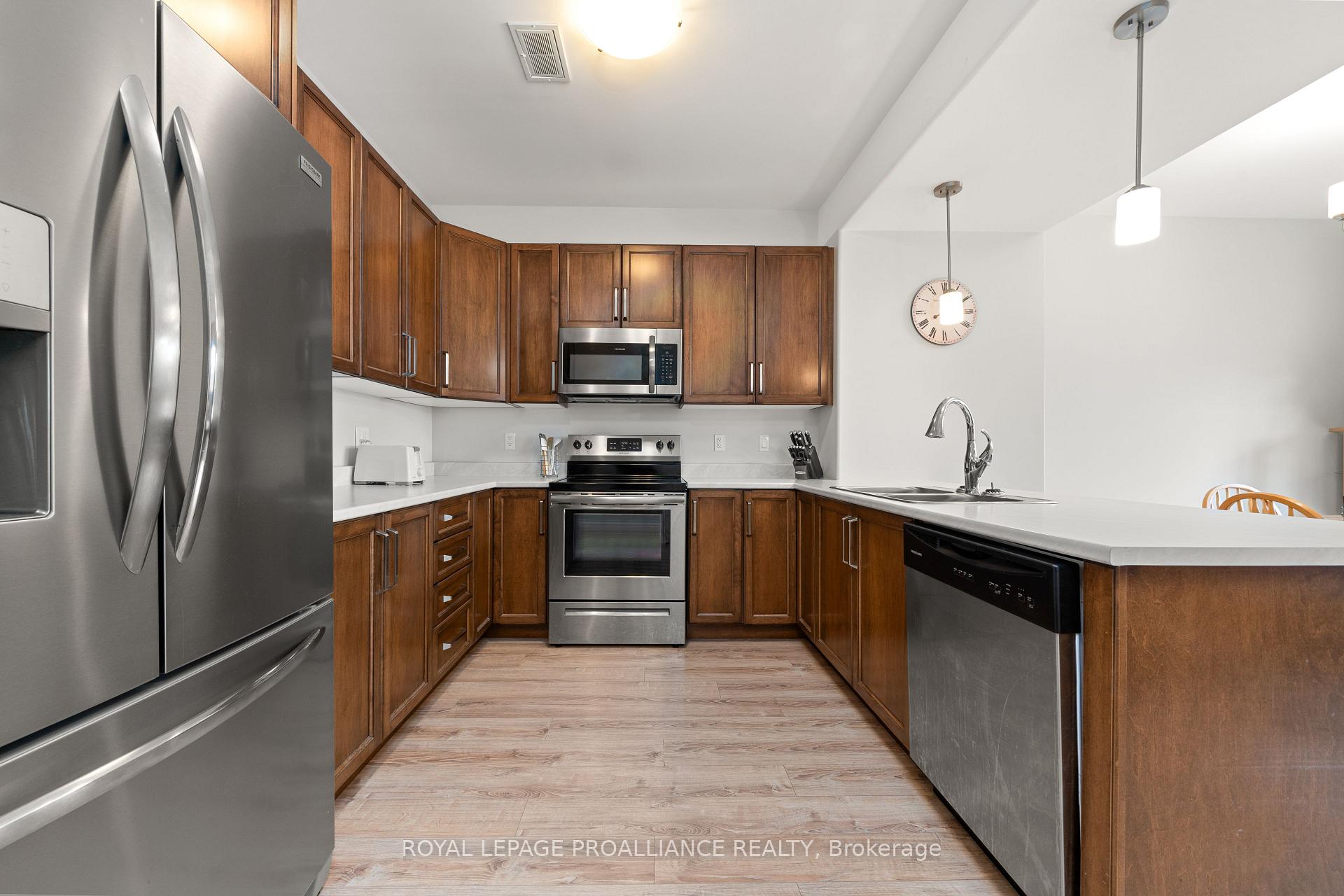 Photo 7 of 45 Ledgerock Court, Quinte West, Sidney Ward — HOMEH