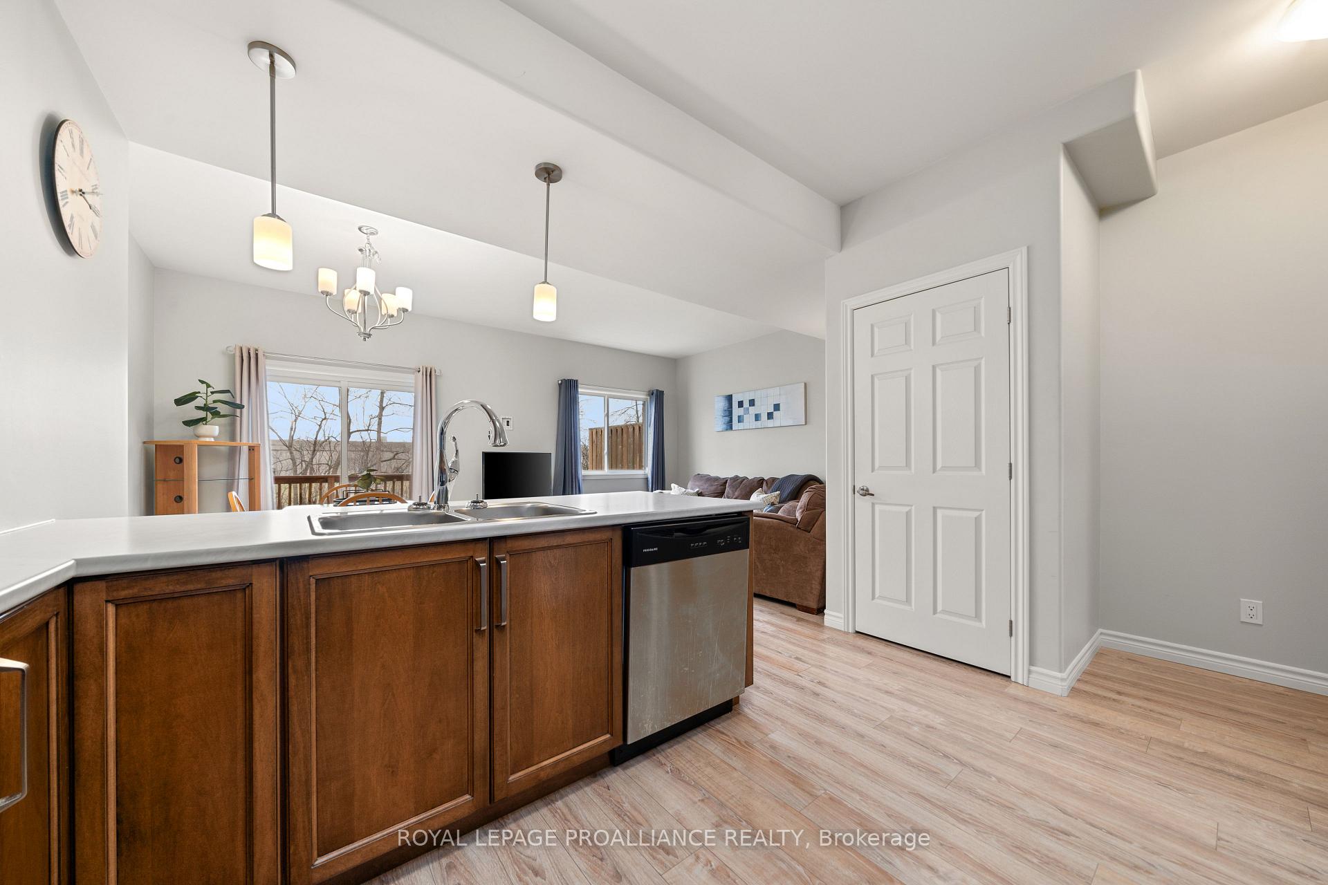 Photo 8 of 45 Ledgerock Court, Quinte West, Sidney Ward — HOMEH