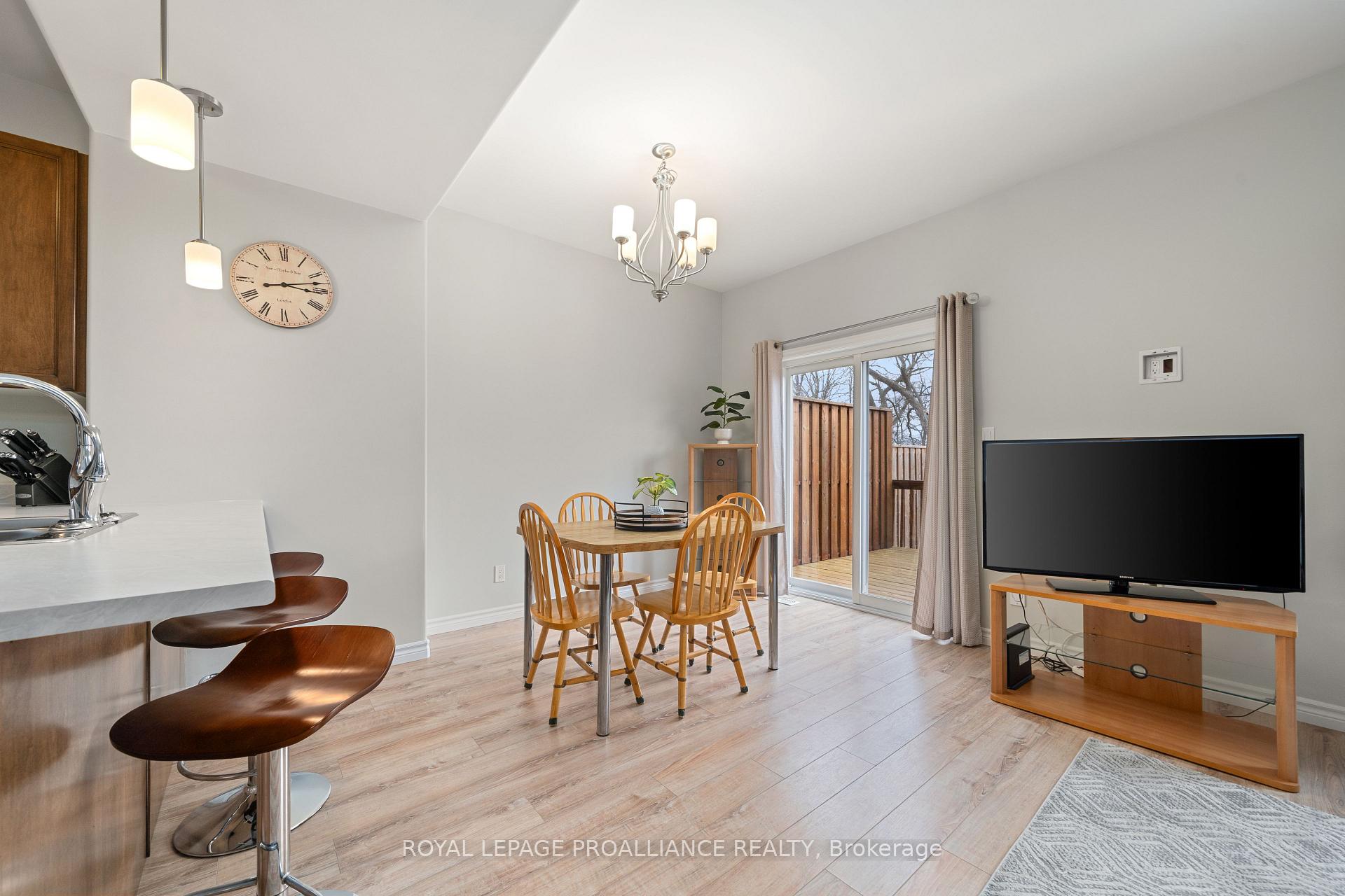 Photo 10 of 45 Ledgerock Court, Quinte West, Sidney Ward — HOMEH