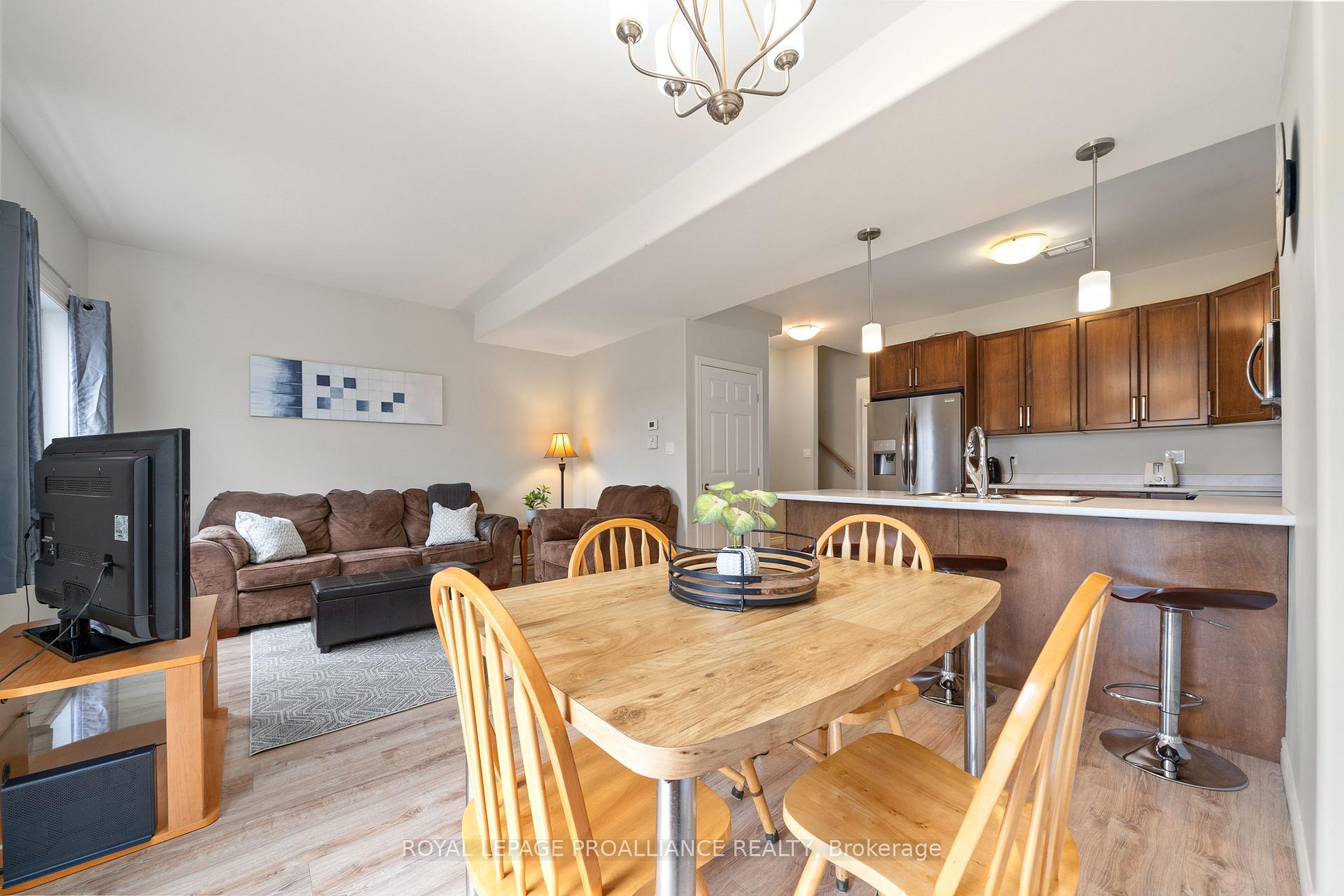 Photo 11 of 45 Ledgerock Court, Quinte West, Sidney Ward — HOMEH