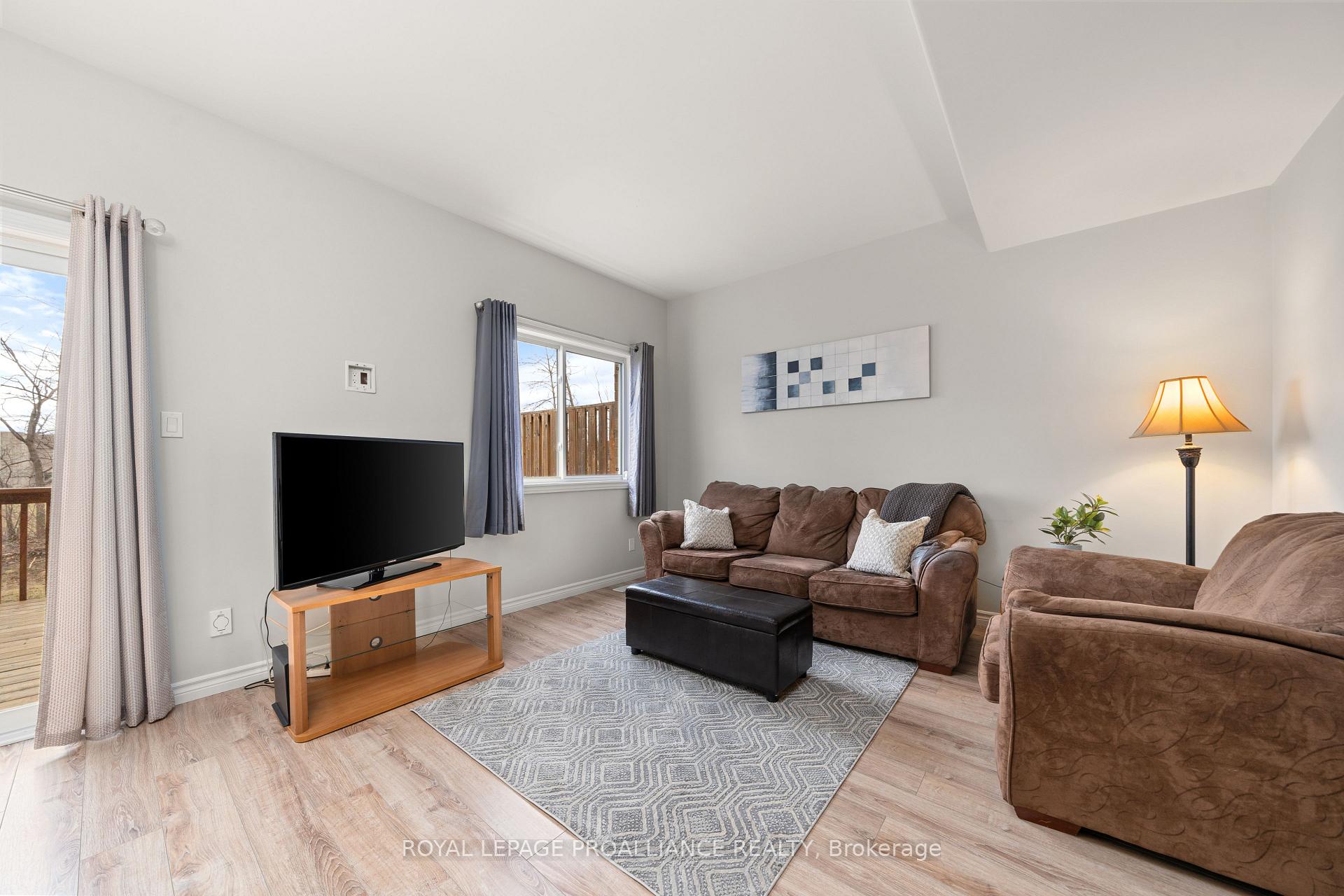 Photo 12 of 45 Ledgerock Court, Quinte West, Sidney Ward — HOMEH