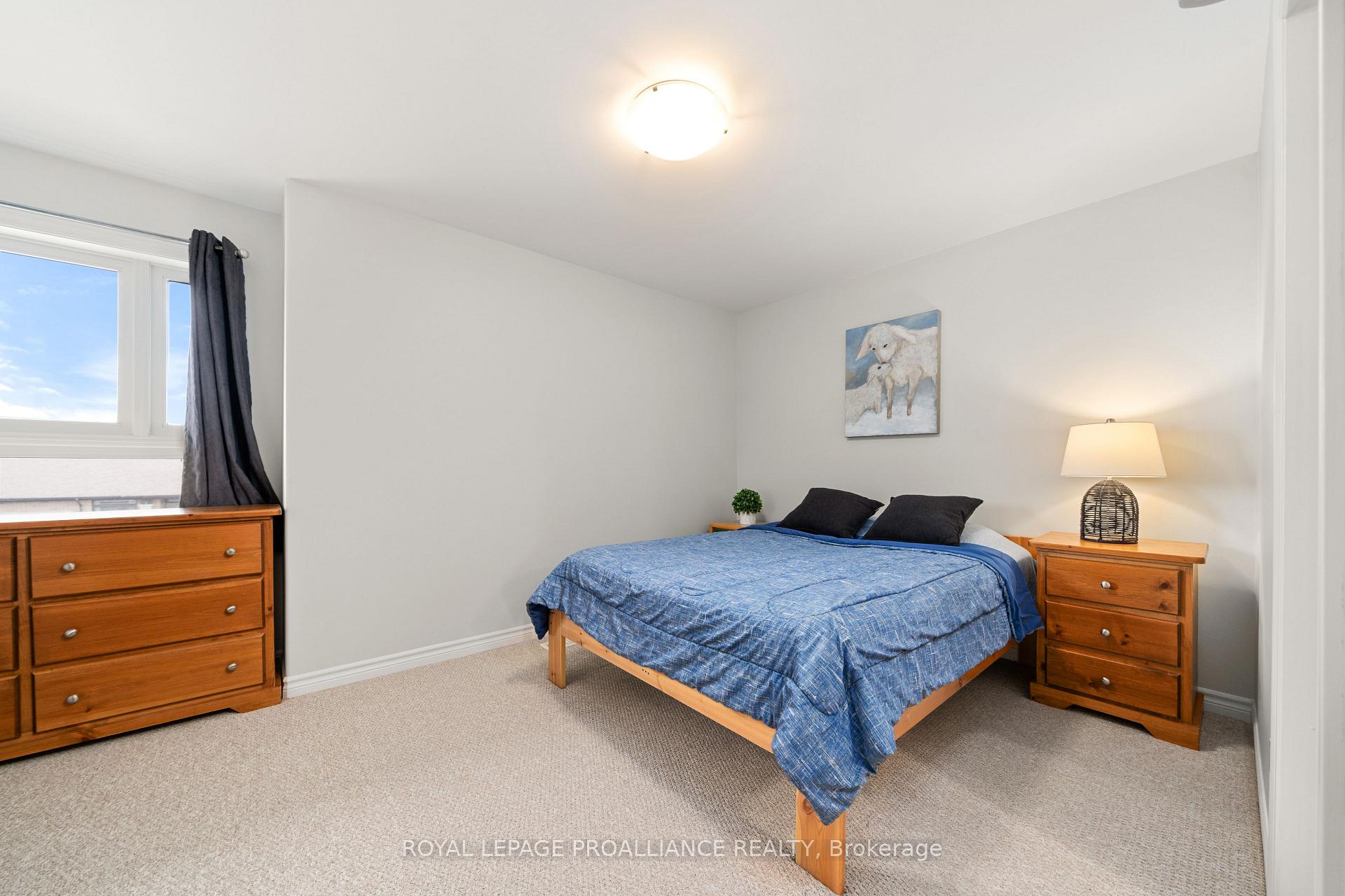 Photo 14 of 45 Ledgerock Court, Quinte West, Sidney Ward — HOMEH